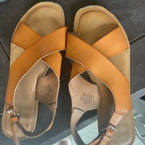 Cute old navy buckled Sandals size 9 !